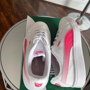 Women Puma size 5 or kids size 3.5